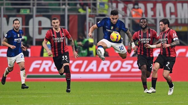 derby-tussen-ac-milan-en-inter-eindigt-mede-door-eigen-goal-de-vrij-onbeslist.jpg